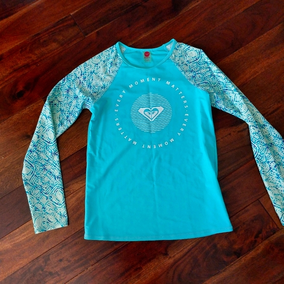 Swim/surf shirt by Roxy, size 14kids xl. - Picture 1 of 4